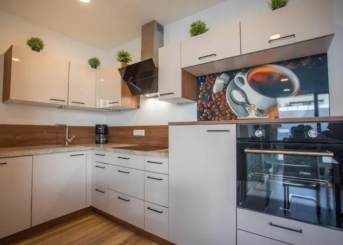 + 1 Free Parking Spot * إنسبروك